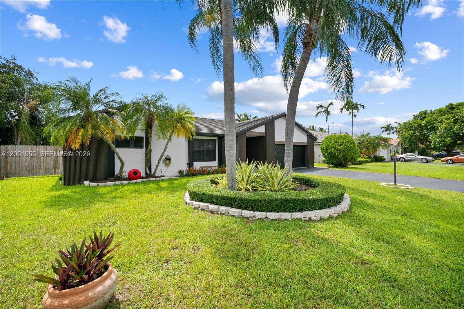 5741 W Waterford Drive, Davie, FL 33331 Photo 2