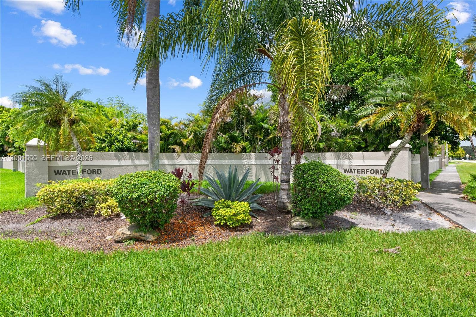 5741 W Waterford Drive, Davie, FL 33331 Community Entry