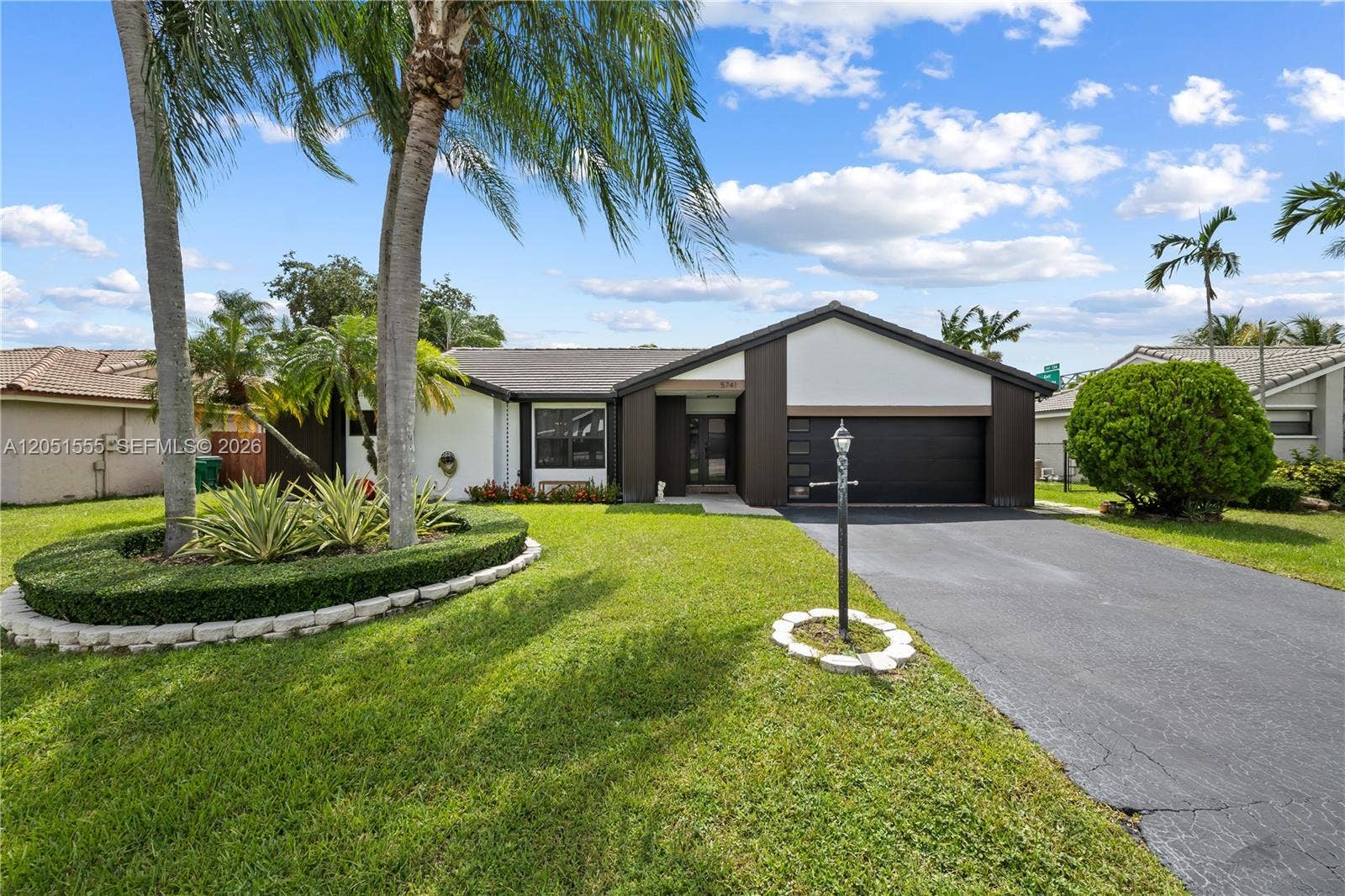 5741 W Waterford Drive, Davie, FL 33331 Photo 31