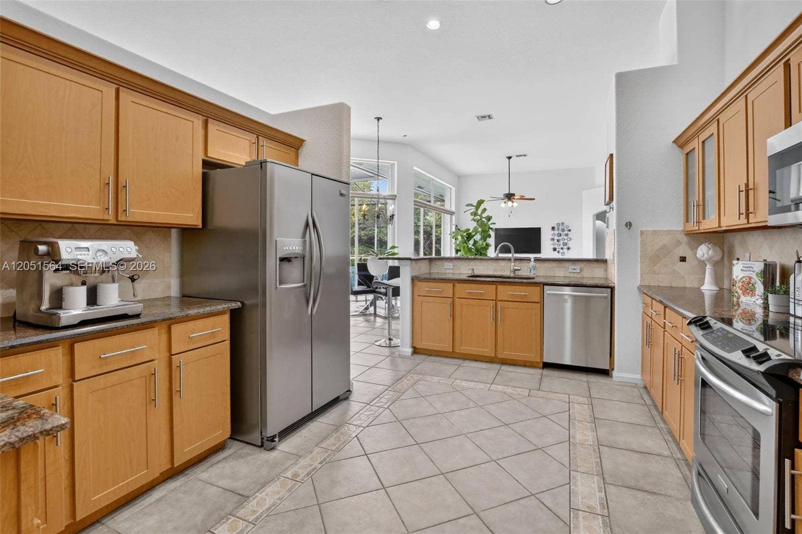 1164 Ginger Circle, Weston, FL 33326 Entertainers dream. lots of counter space