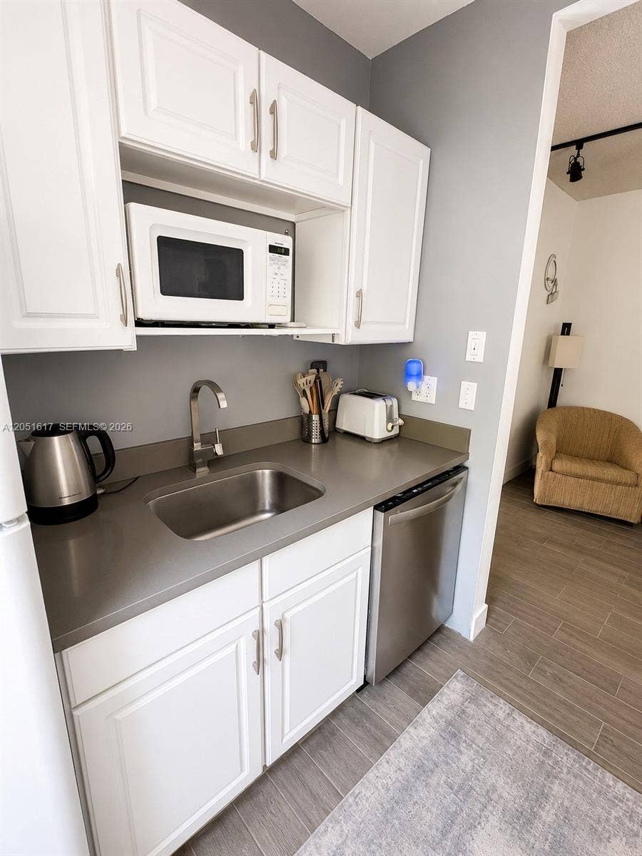 508 Antioch Avenue, #16, Fort Lauderdale, Fort Lauderdale, FL 33304 Photo 7