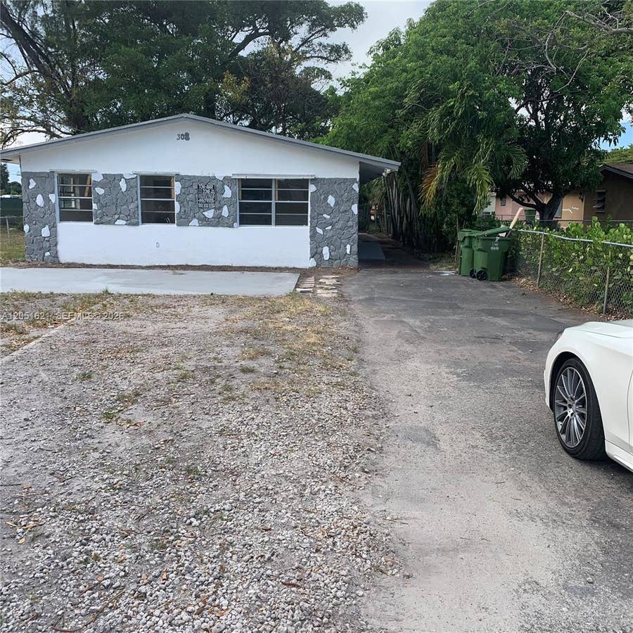 Property photo for 308 NW 9th Street, Hallandale Beach, FL