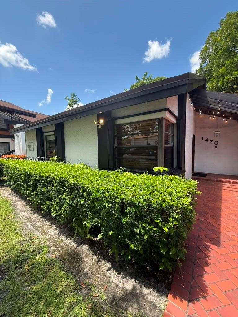 1470 Flamingo Court, Pembroke Pines, FL 33026 Photo 4