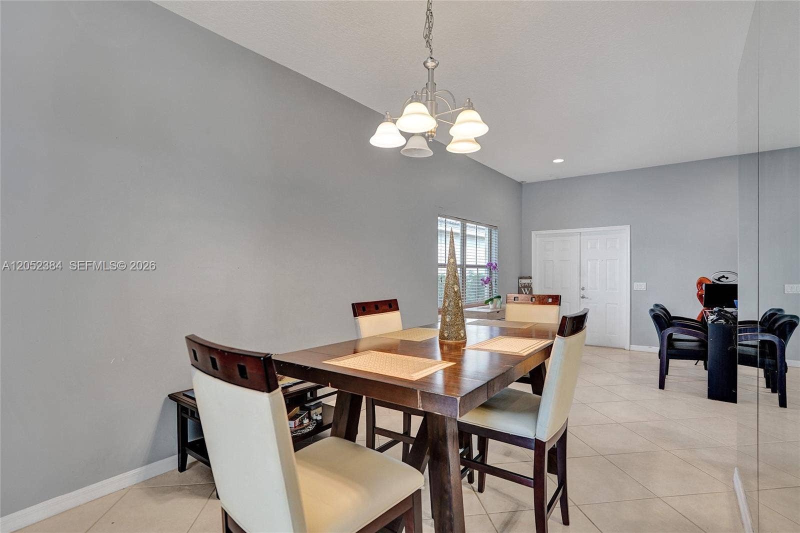 Dinning / Entry