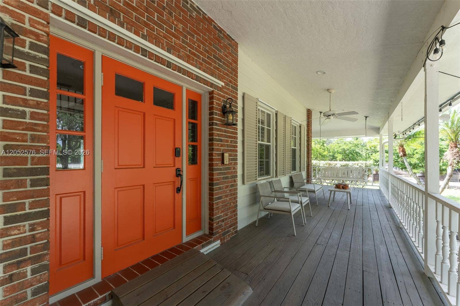 lg front porch w swing.. luv it!!!