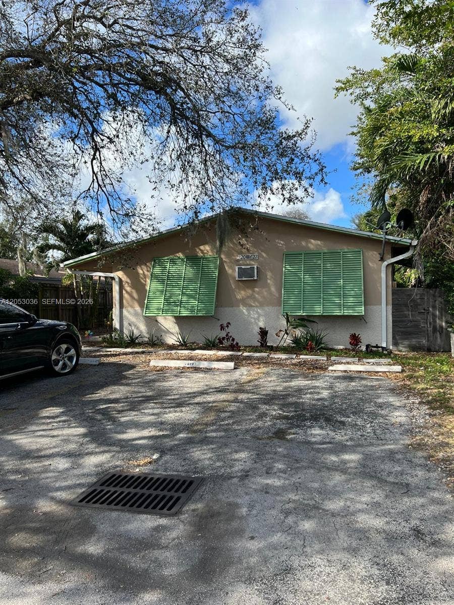 Property photo for 620 SW 7th Avenue, Hallandale Beach, FL