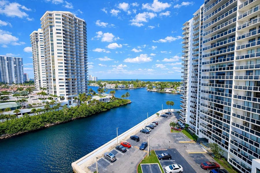 Property photo for 20505 E Country Club Drive, #1033, Aventura, FL