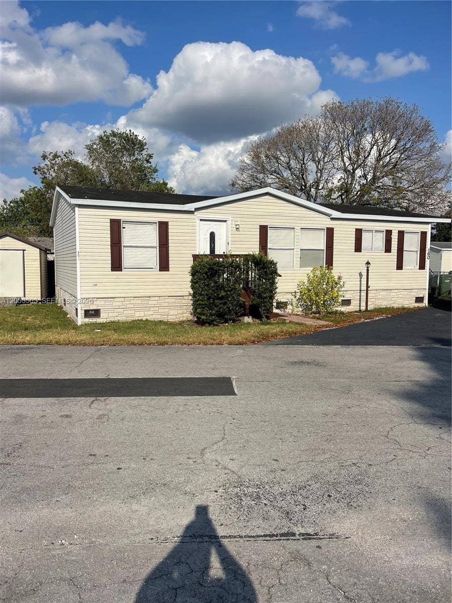 Property photo for 220 NE 12th Avenue, #LOT 160, Homestead, FL