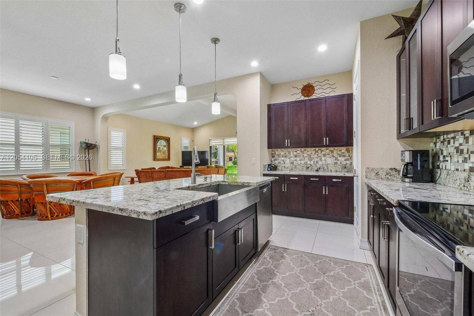 1053 SW 113th Way, Pembroke Pines, FL 33025 Photo 4