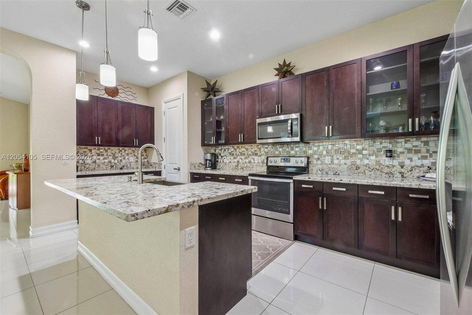 1053 SW 113th Way, Pembroke Pines, FL 33025 Photo 3