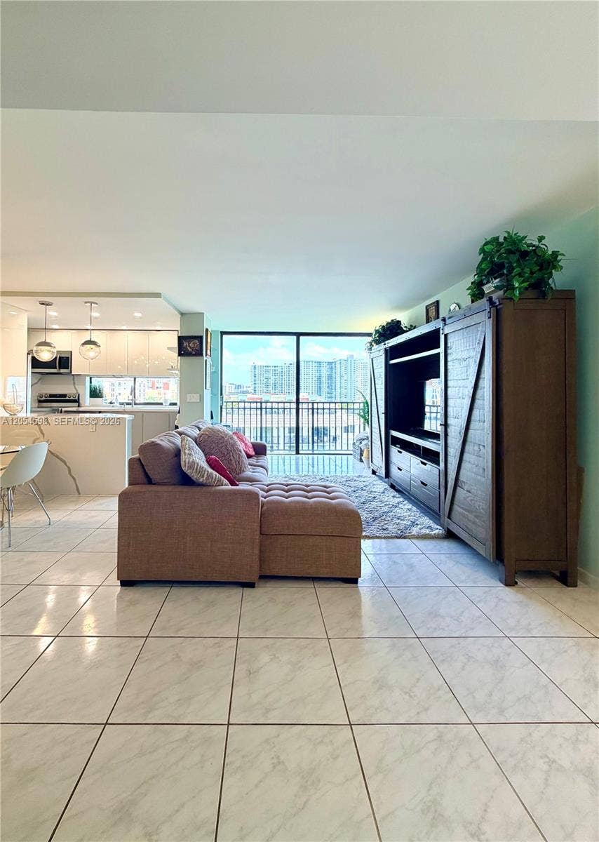 17021 N Bay Road, #802, Sunny Isles Beach, FL 33160 Photo 1