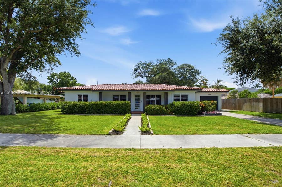 Property photo for 417 NE 11th Avenue, Pompano Beach, FL