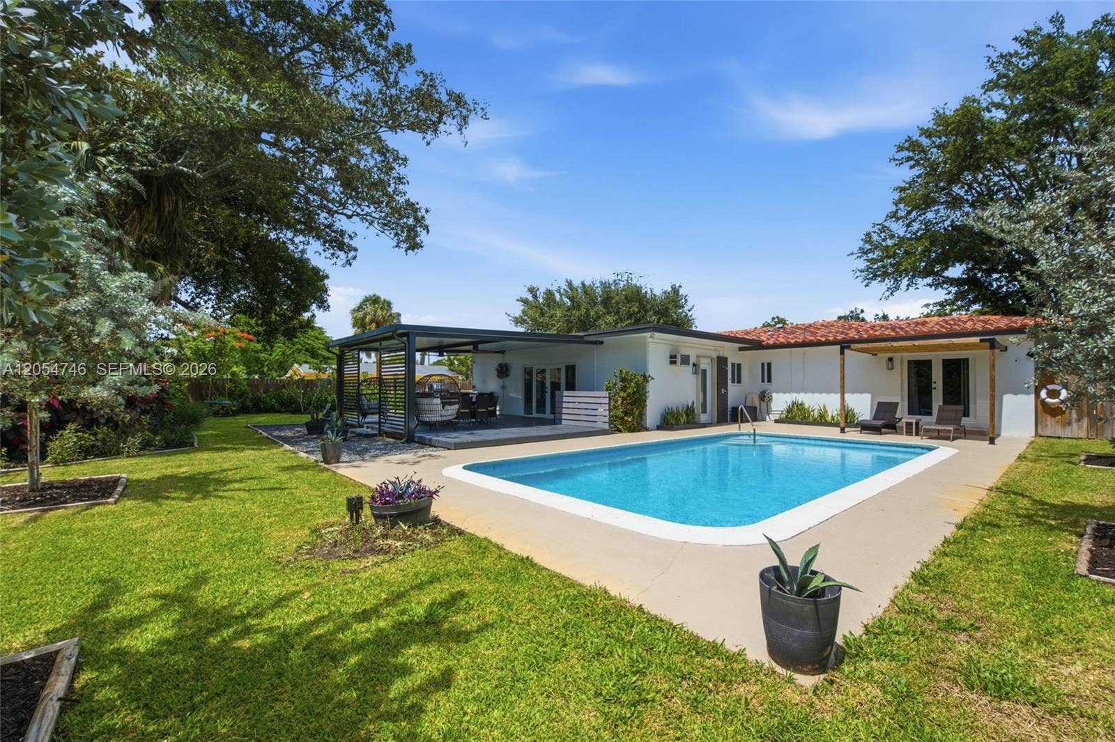 417 NE 11th Avenue, Pompano Beach, FL 33060 Photo 2