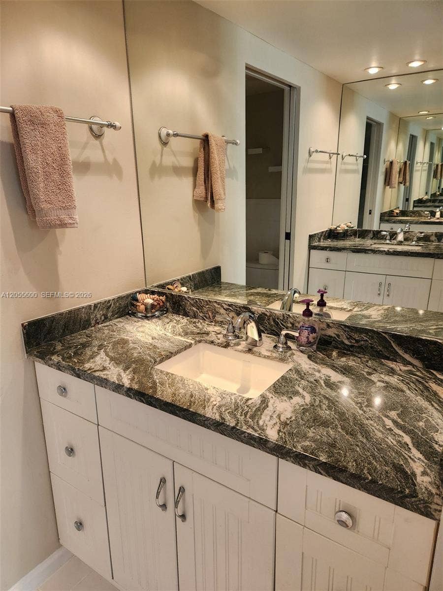 5460 N Ocean Drive, #4B, Singer Island, Singer Island, FL 33404 BRAND NEW "His & Hers" in Master Bath