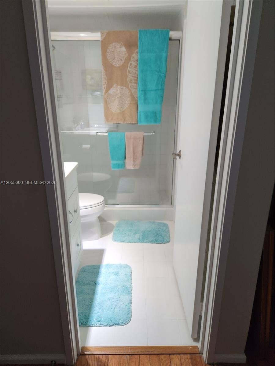5460 N Ocean Drive, #4B, Singer Island, Singer Island, FL 33404 Guest bathroom