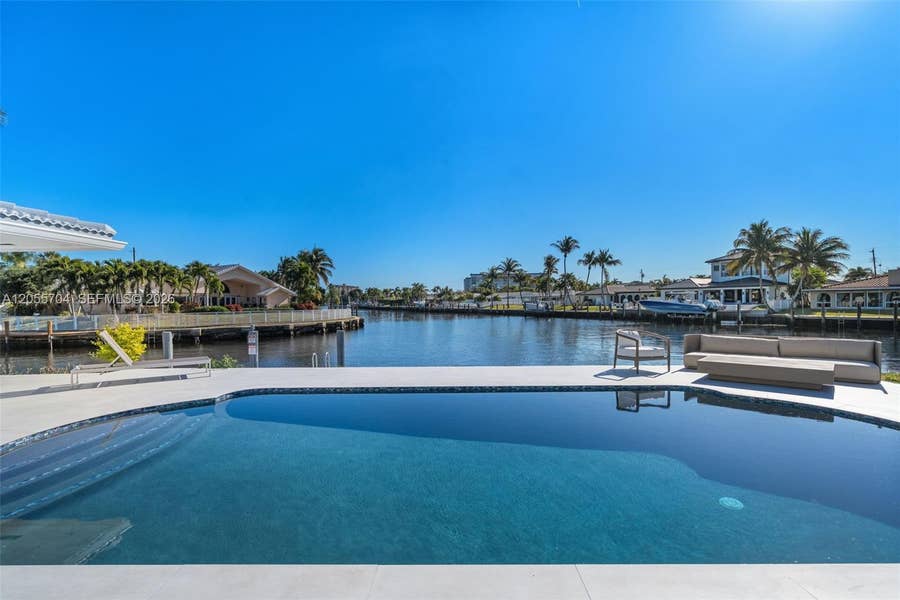 Property photo for 670 SE 7th Avenue, Pompano Beach, FL