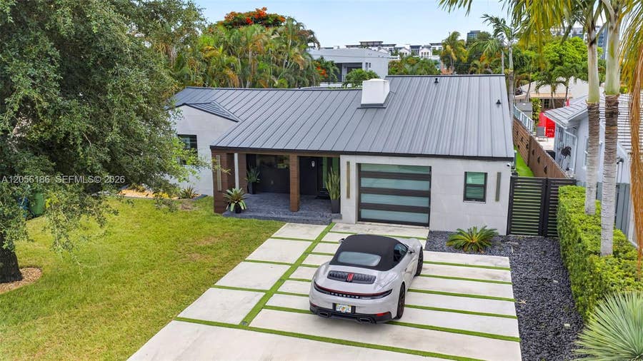 Property photo for 545 NE 9th Avenue, Fort Lauderdale, FL