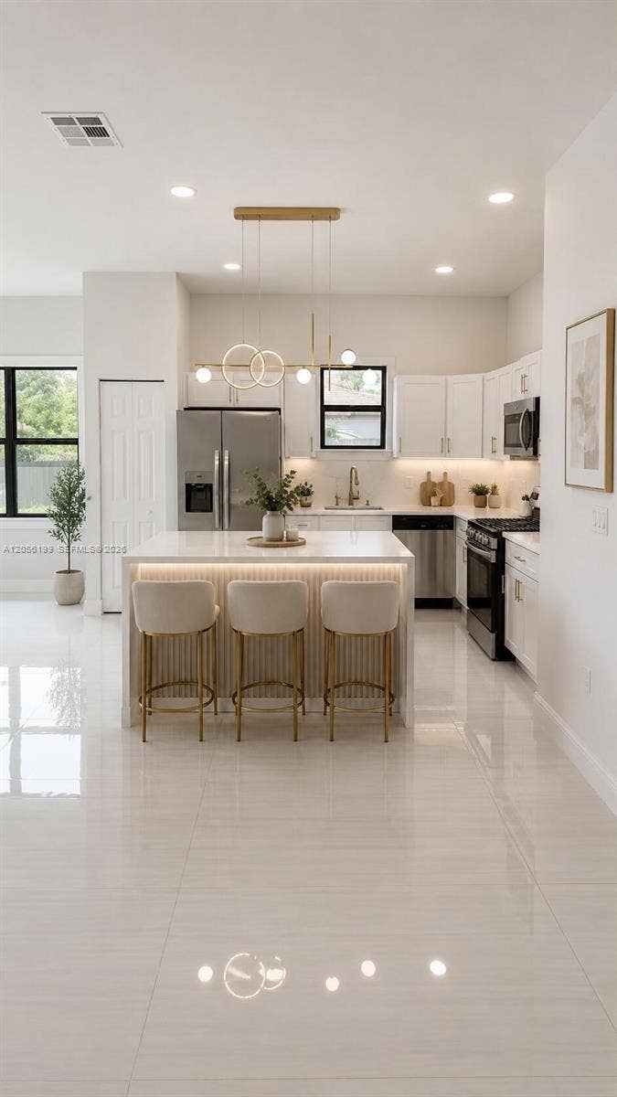 130 NW 28th Terrace, Fort Lauderdale, FL 33311 virtual stage
