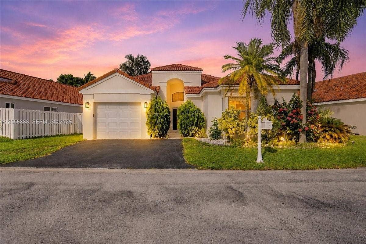 325 Somerset Way, Weston, FL 33326 WELCOME TO YOUR DREAM HOME!