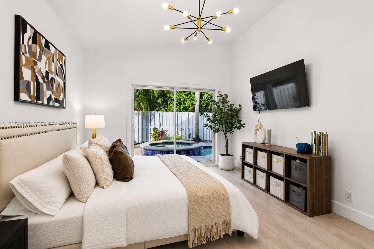 325 Somerset Way, Weston, FL 33326 BRIGHT AND SPACIOUS MASTER BEDROOM!