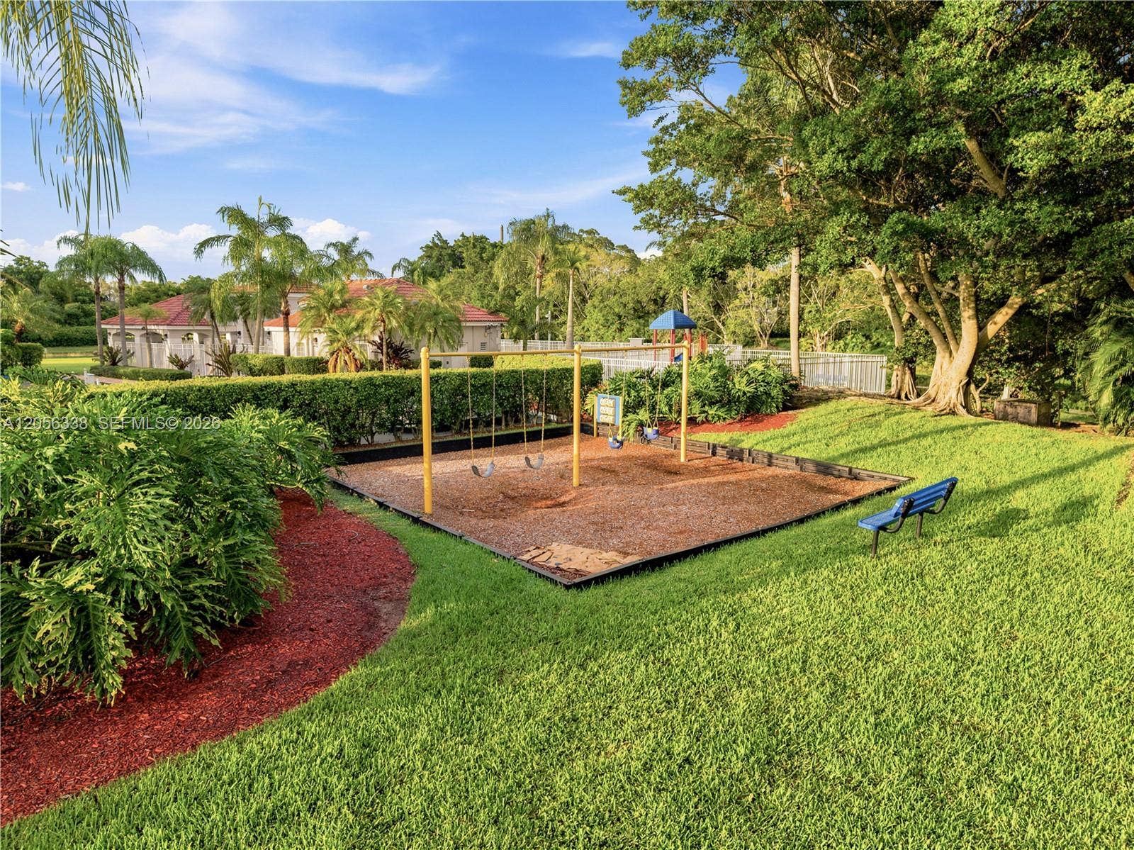325 Somerset Way, Weston, FL 33326 SAFE PLAYGROUND AREA!