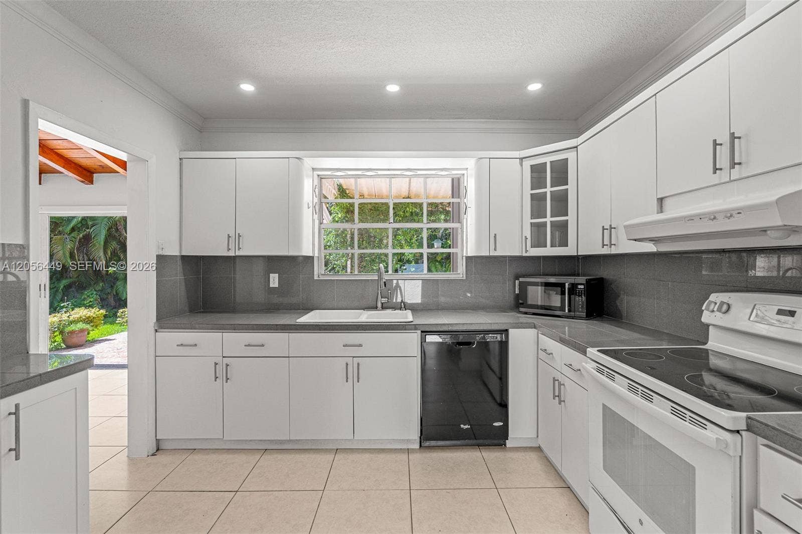 1540 Dorado Avenue, Coral Gables, FL 33146 Photo 8