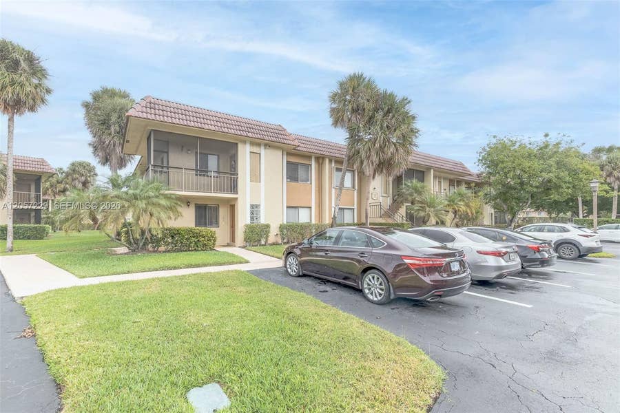 Property photo for 325 Lakeview Drive, #102, Weston, FL