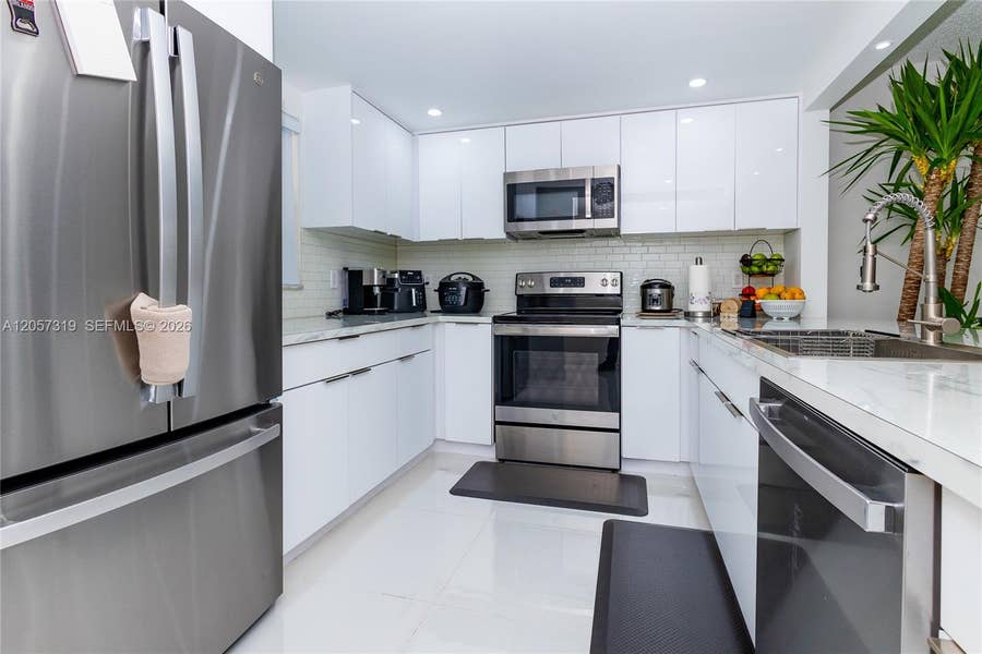 Property photo for 469 N Pine Island Road, #B308, Plantation, FL