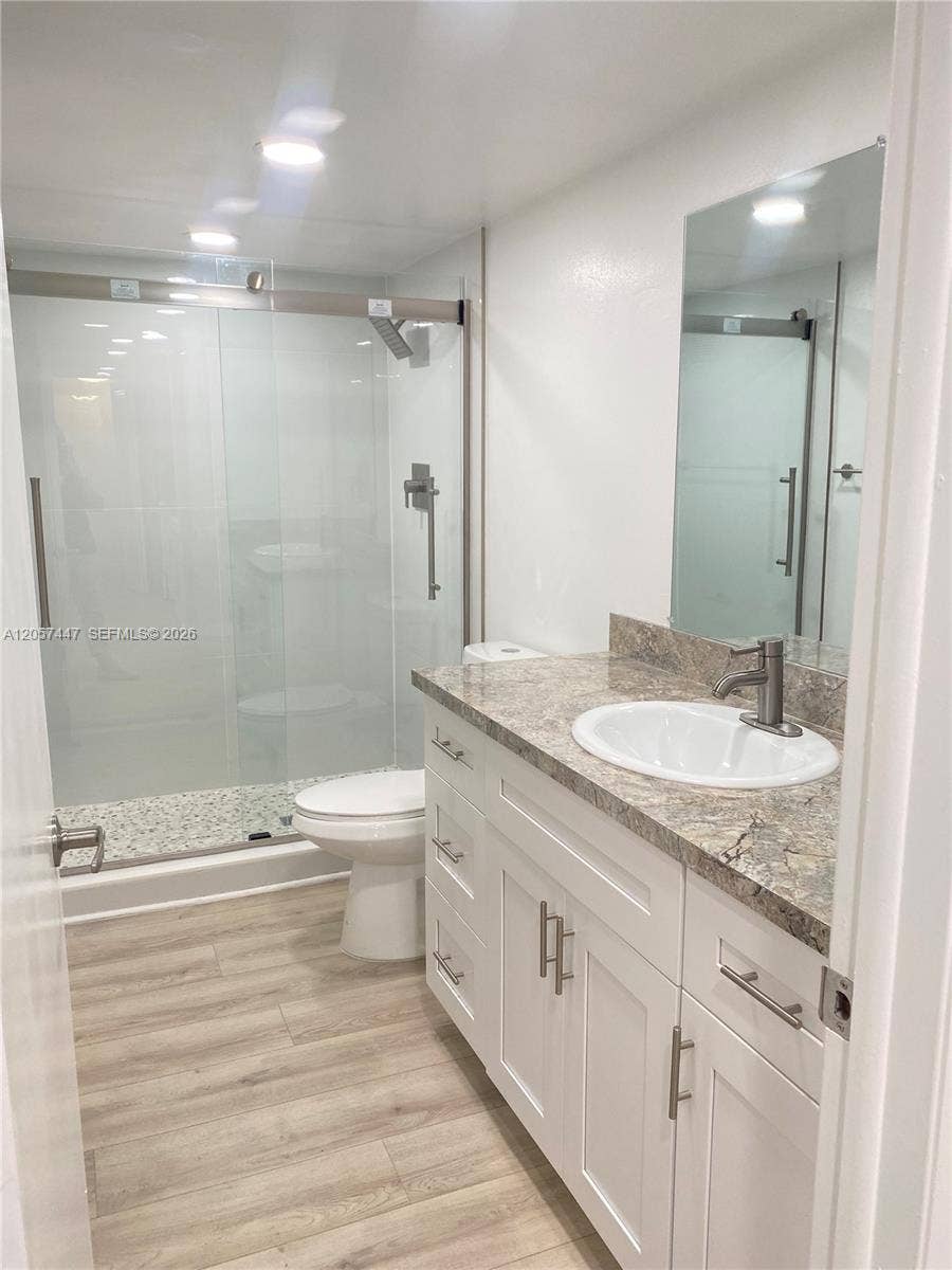 240 Lakeview Drive, #303, Weston, Weston, FL 33326 2ND BATHROOM