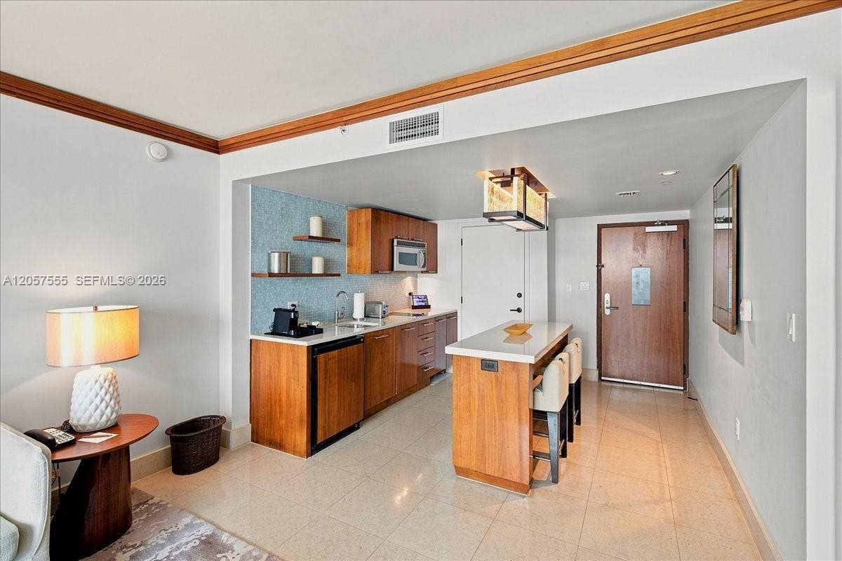 6801 Collins Avenue, #1020 Door 1006 Leal, Miami Beach, Miami Beach, FL 33141 Photo 9