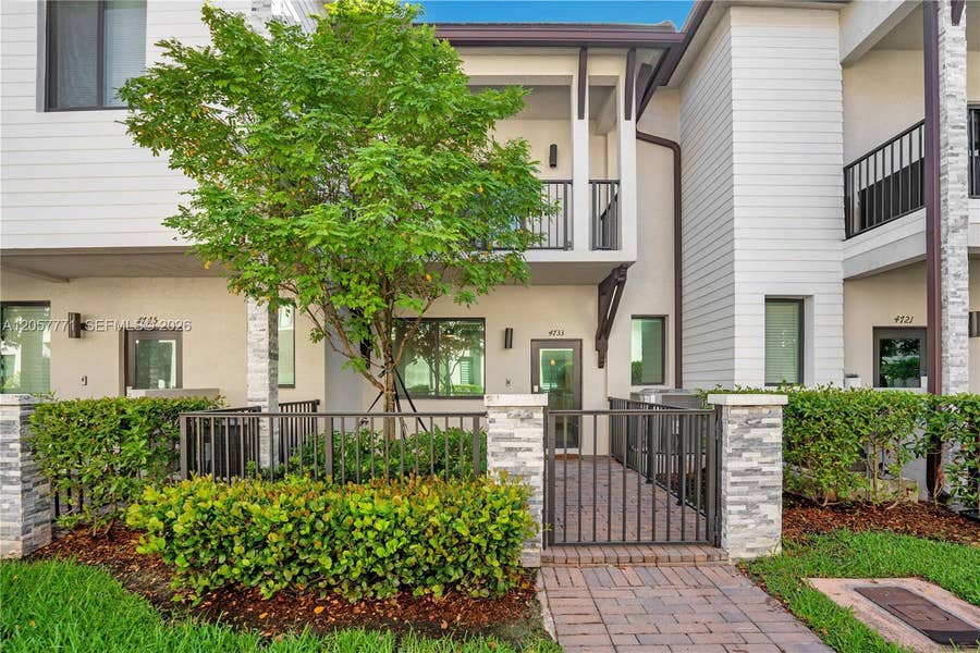 Property photo for 4733 NW 83rd Parkway, Doral, FL