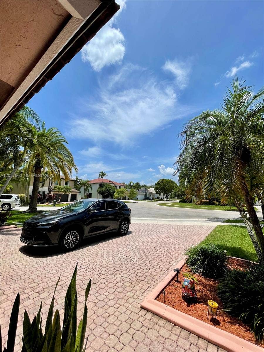 340 SW 167th Avenue, Pembroke Pines, FL 33027 Photo 4