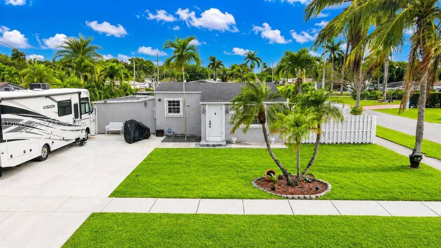 Property photo for 117 SW 6th Street, Hallandale Beach, FL