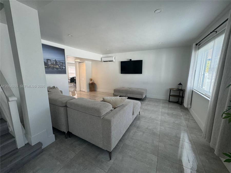 Property photo for 1904 SW 28th Street, Fort Lauderdale, FL