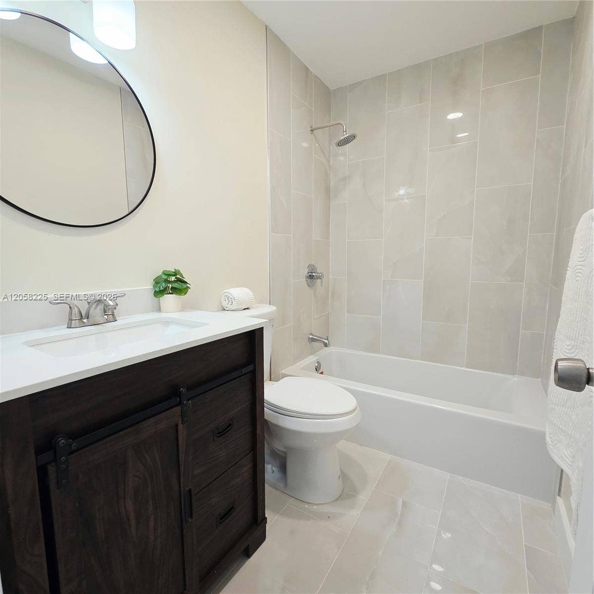 601 NE 1st Street, Pompano Beach, FL 33060 2nd Bathroom