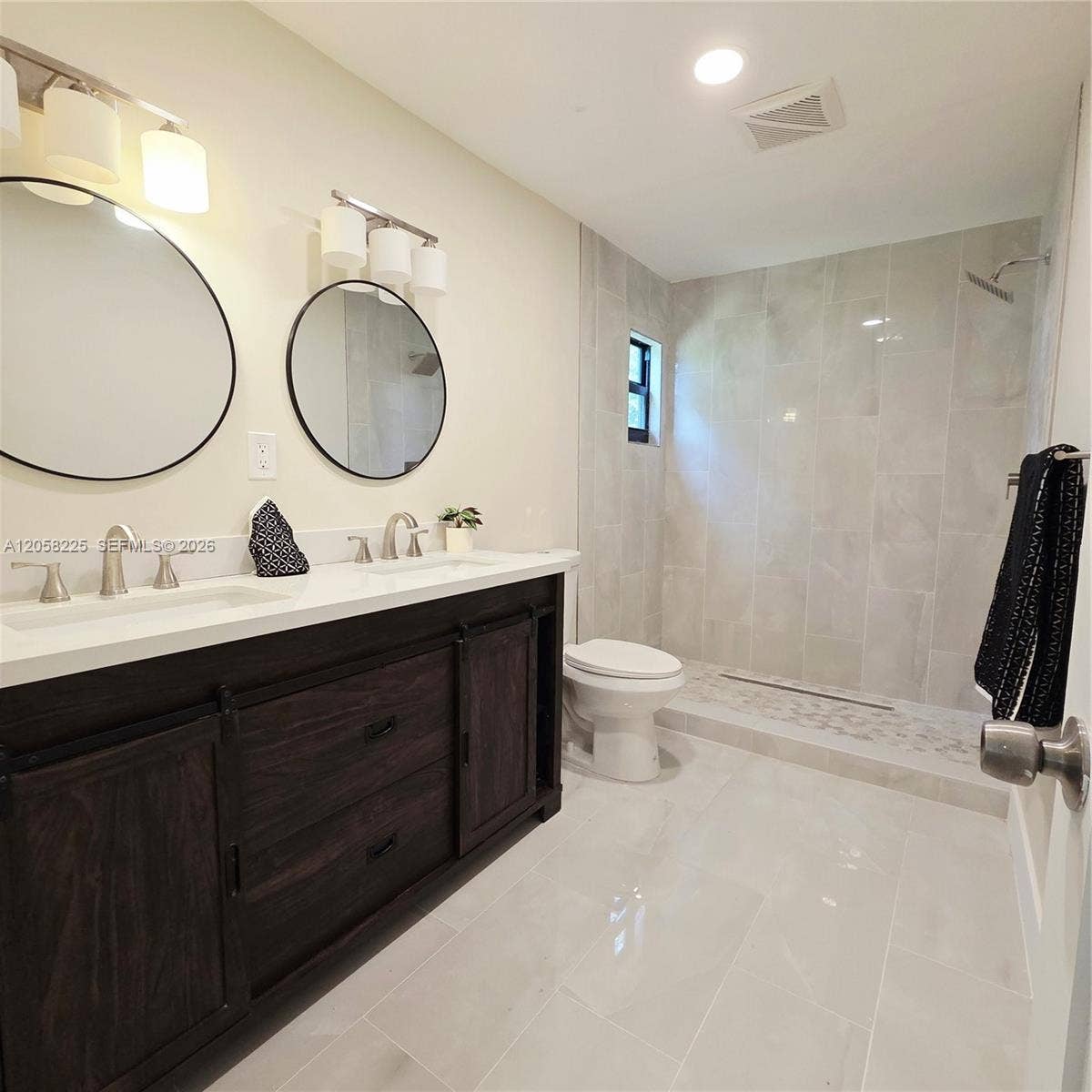 601 NE 1st Street, Pompano Beach, FL 33060 Master Bathroom