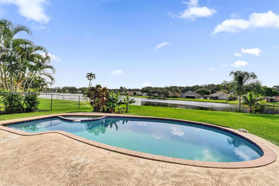 Property photo for 1720 W Oak Knoll Circle, Davie, FL