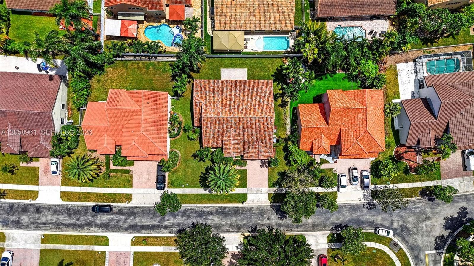 NEW ROOF 2023