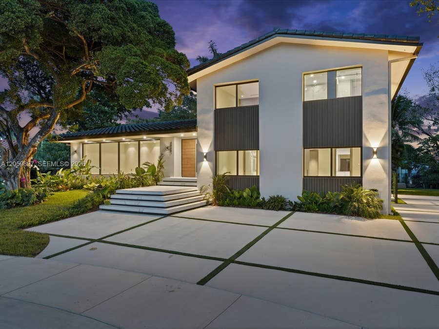 Property photo for 20001 NE 25th Avenue, Miami, FL