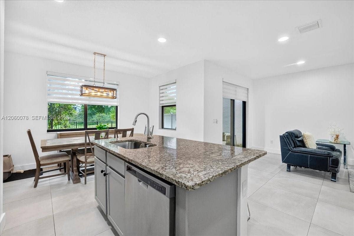 425 NW 33rd Lane, Pompano Beach, FL 33069 Photo 10