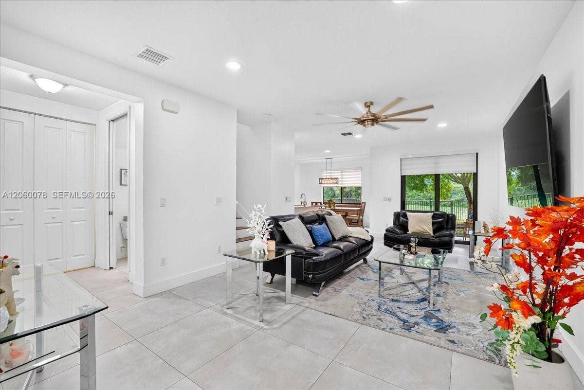 425 NW 33rd Lane, Pompano Beach, FL 33069 Photo 3