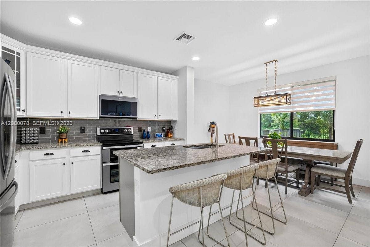 425 NW 33rd Lane, Pompano Beach, FL 33069 Photo 8