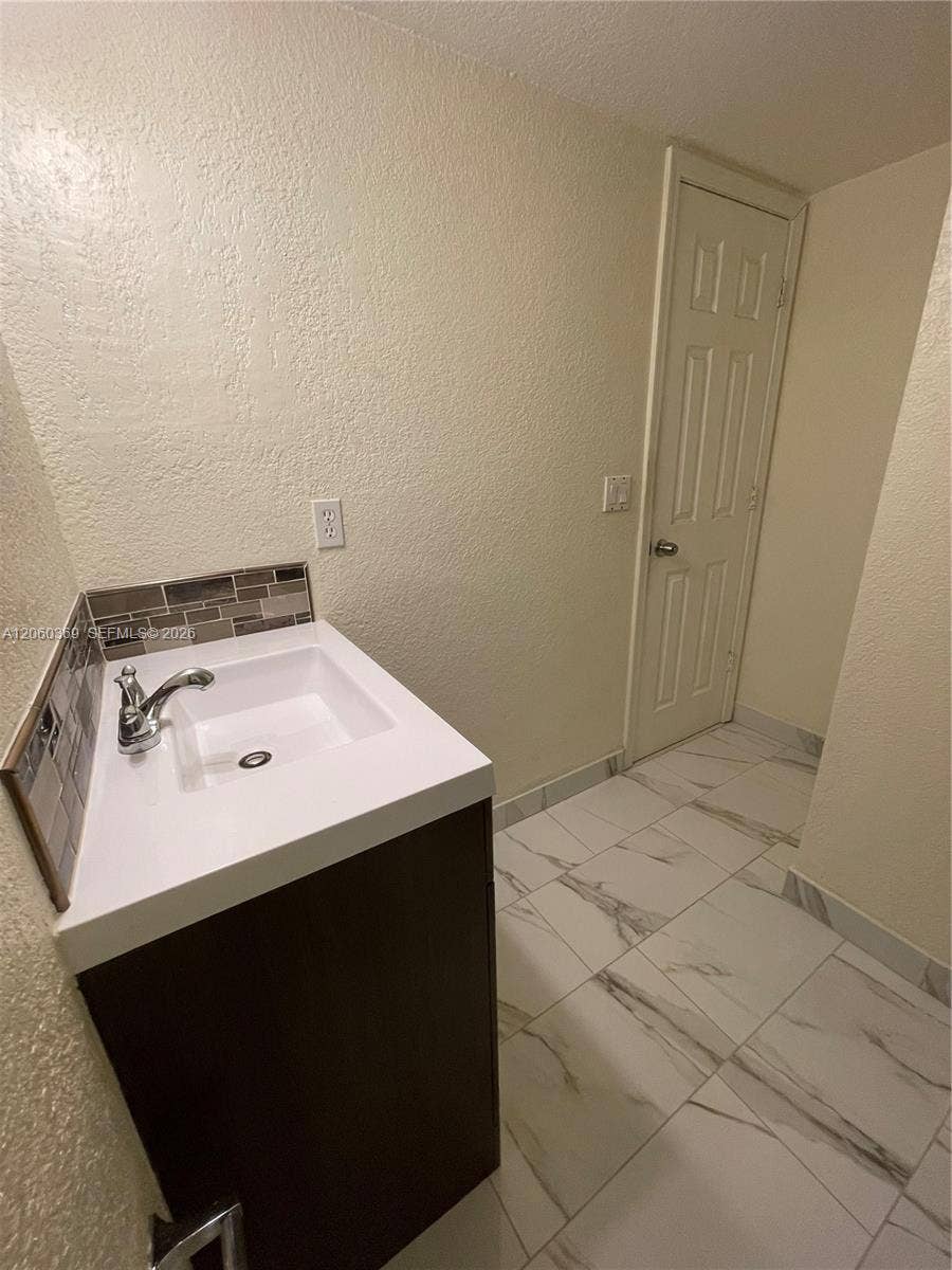 16240 Laurel Drive, #101, Weston, FL 33326 Photo 13