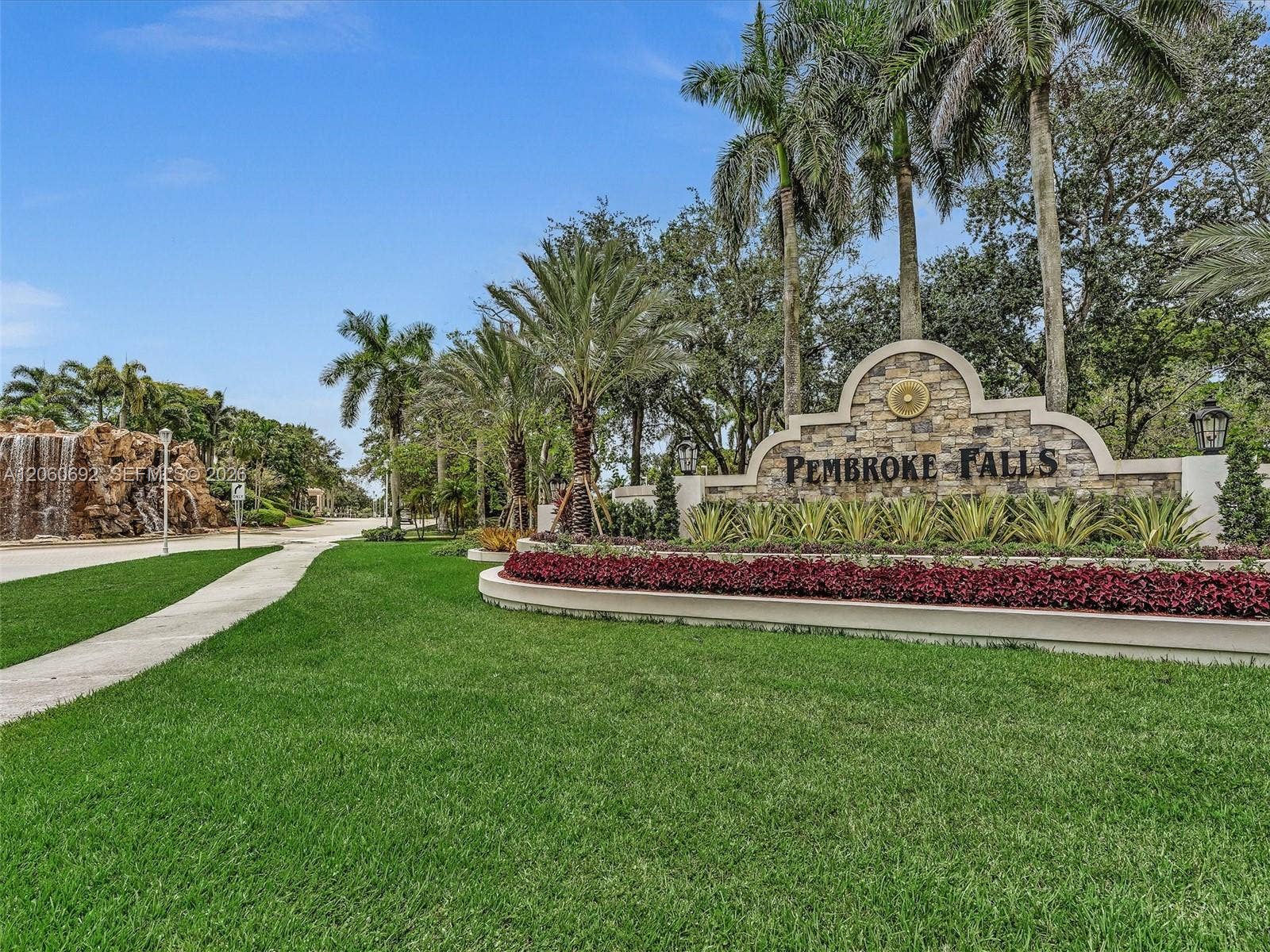 Pembroke Falls main entrance