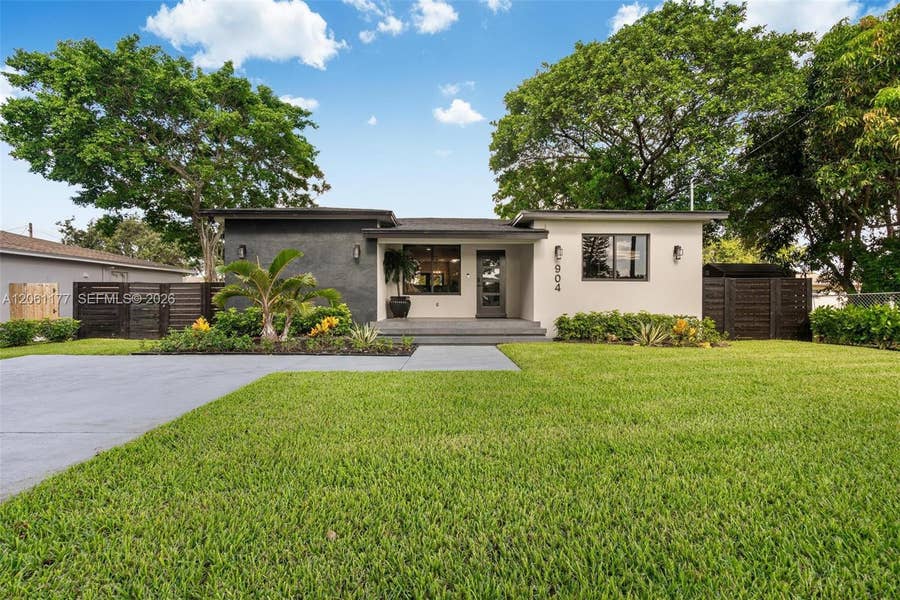 Property photo for 904 NW 6th Terrace, Hallandale Beach, FL