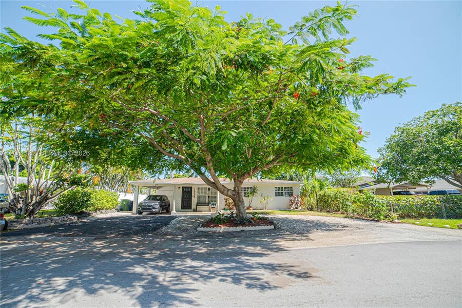 Property photo for 1725 SW 30th Street, Fort Lauderdale, FL