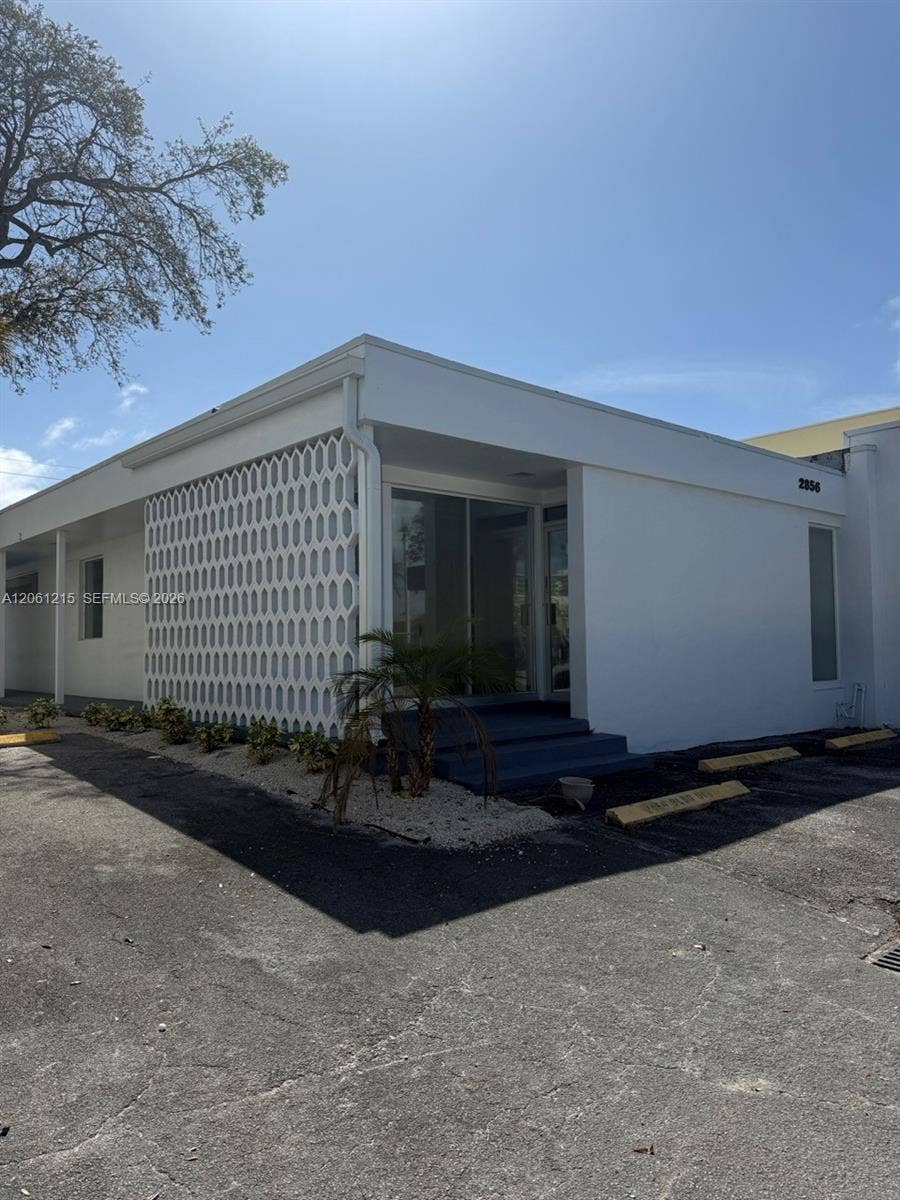 Property photo for 2856 E Oakland Park Boulevard, Fort Lauderdale, FL