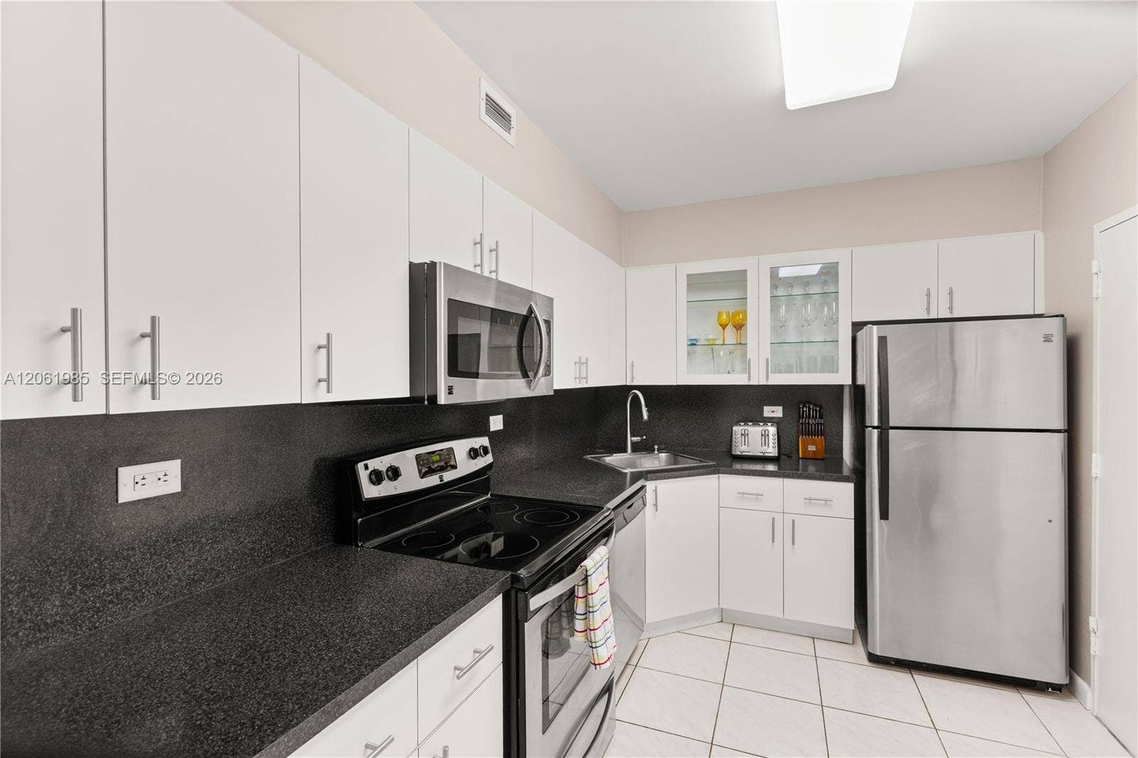 5601 Collins Avenue, #1216, Miami Beach, FL 33140 Photo 2
