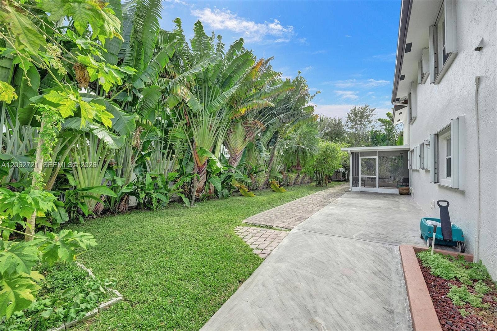 426 SE 5th Street, Dania Beach, FL 33004 side yard. Park RV or boat