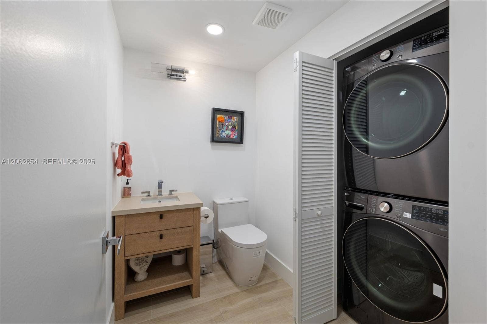 1/2 Bathroom